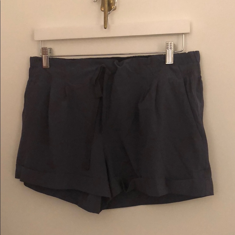 Lululemon 2.5” inseam cuffed Shorts